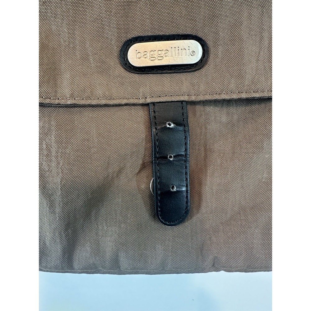 Baggallini Uptown Nylon Crossbody Sling Organizer Bag Travel Brown Khaki Medium - Picture 3 of 9
